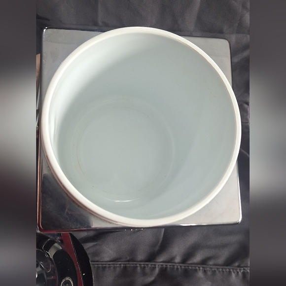 Vintage 60's-70's Ice Bucket  11 Inches Tall Medieval Style Coat Of Arms Tin - Picture 4 of 6